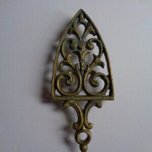 Vintage Gothic Style Shield-Shaped Brass Kitchen Trivet